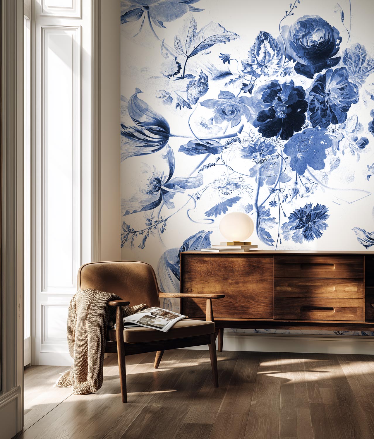 Bloemen behang Royal Blue Flowers Blauw in een midcentury interieur
